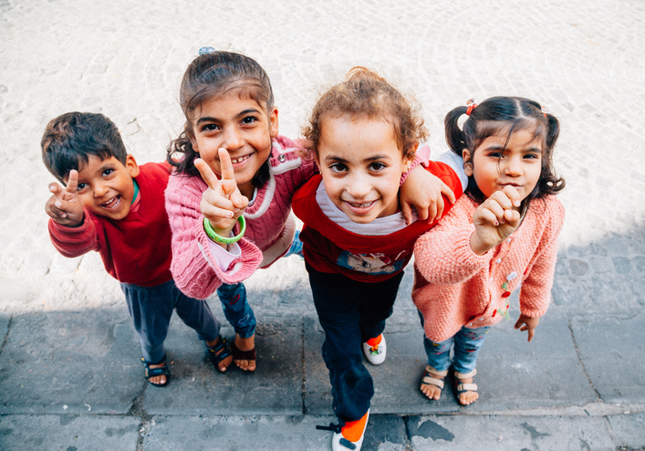 Kinder aus Syrien © istockphoto.com / serts